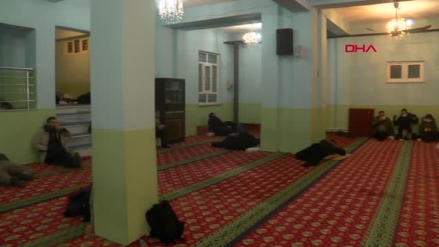 Arnavutköy’de Otel Bulamayan Mağdurlar Camilere Sığındı