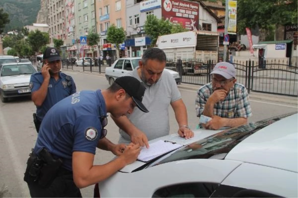 Amasya’da bir çiftçi kiraz satışından kazandığı parayı düşürdü, parayı bulan vatandaş polise teslim etti